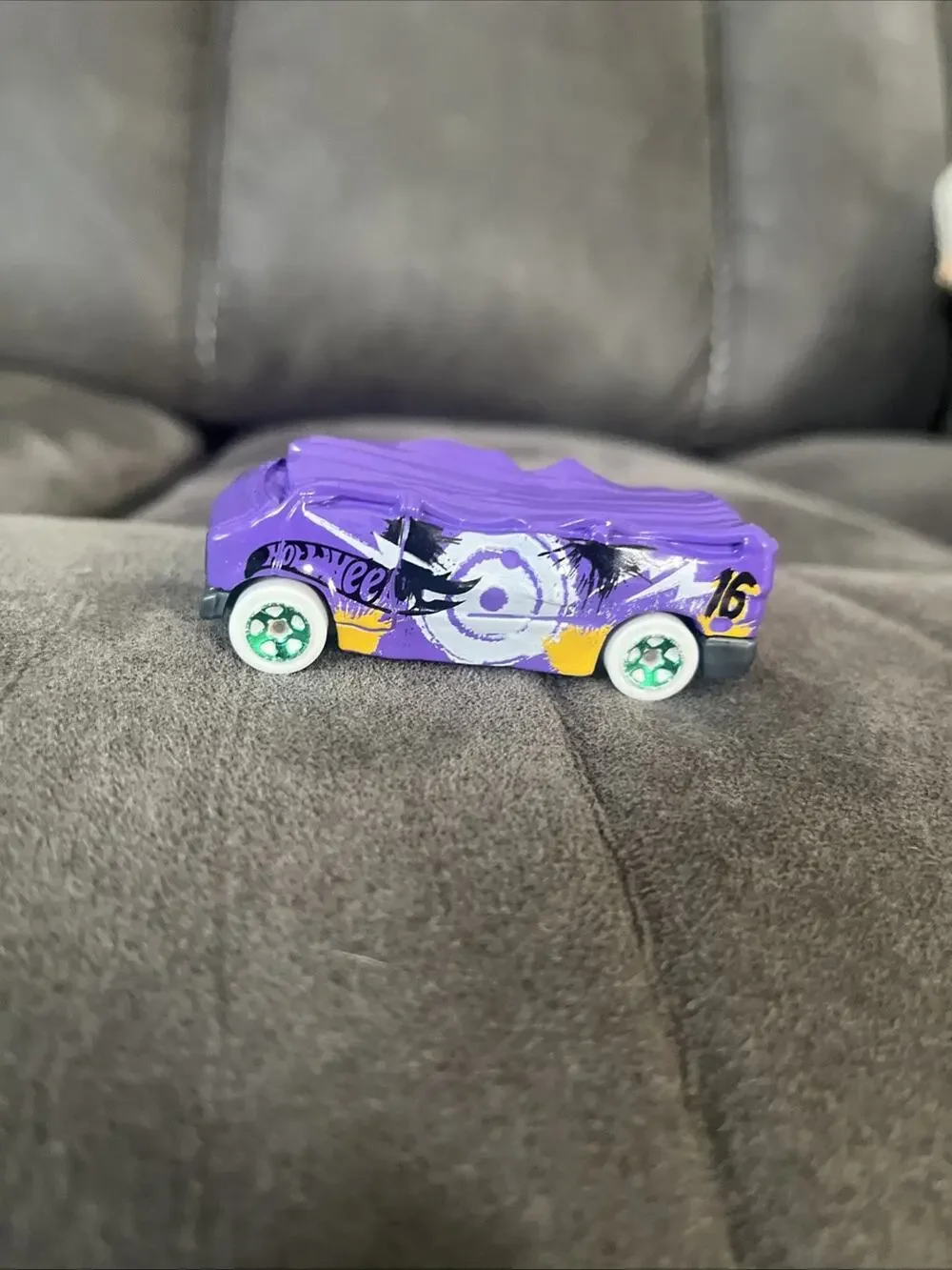 2022 HOT WHEELS CRUSHED CAR BLIND-SIDED PURPLE 1:64 DIECAST 2 5/8